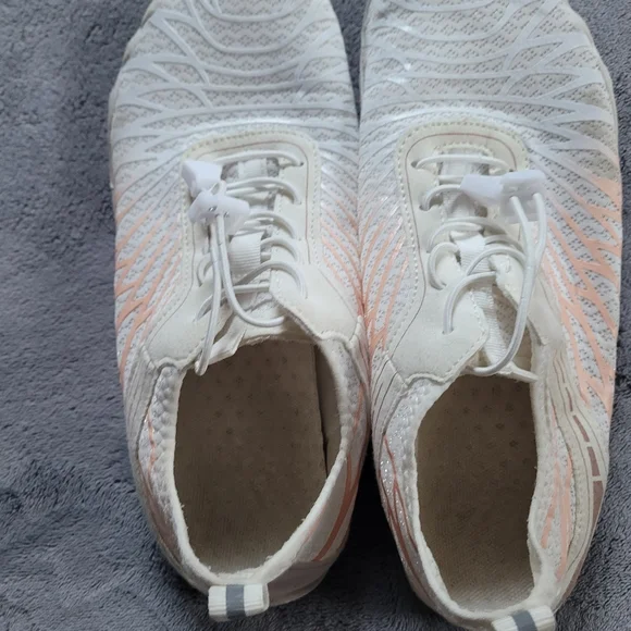 Hike Footwear Slip On Shoes Size W9/M7 - Picture 2 of 6